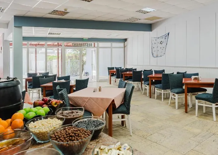 Sunny Garden - Full Board